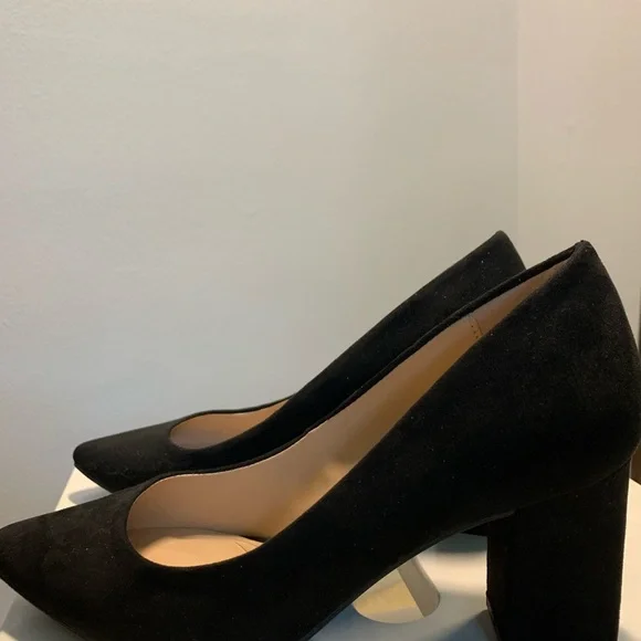 Kelly & Katie Black Suede Heels Size 6 - Picture 3 of 8